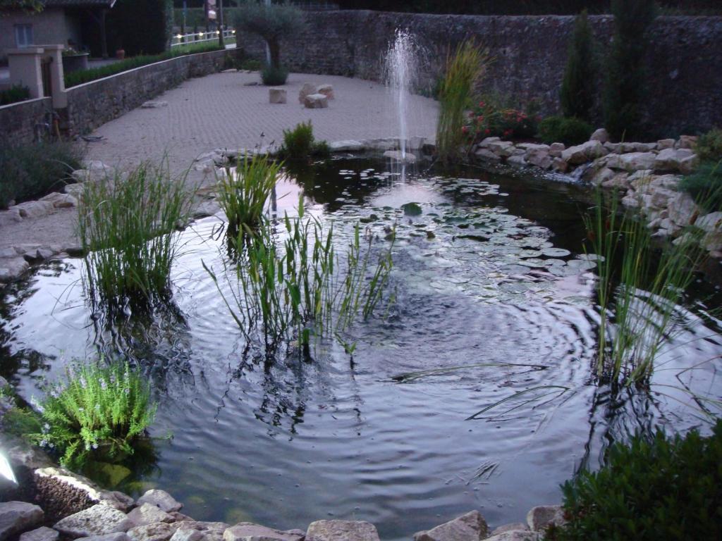 Logis Hotel Restaurant La Vieille Ferme, Macon Nord Sancé エクステリア 写真